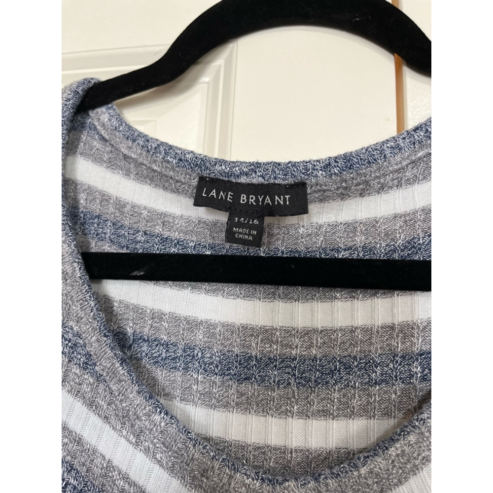EUC Lane Bryant Top Size 14/16 Blue Gray Striped Dolman Sleeves - Picture 4 of 4